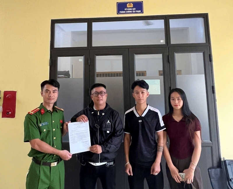 Công an phường Đông Hải hỗ trợ công dân nhận lại gần 90 triệu đồng chuyển khoản nhầm